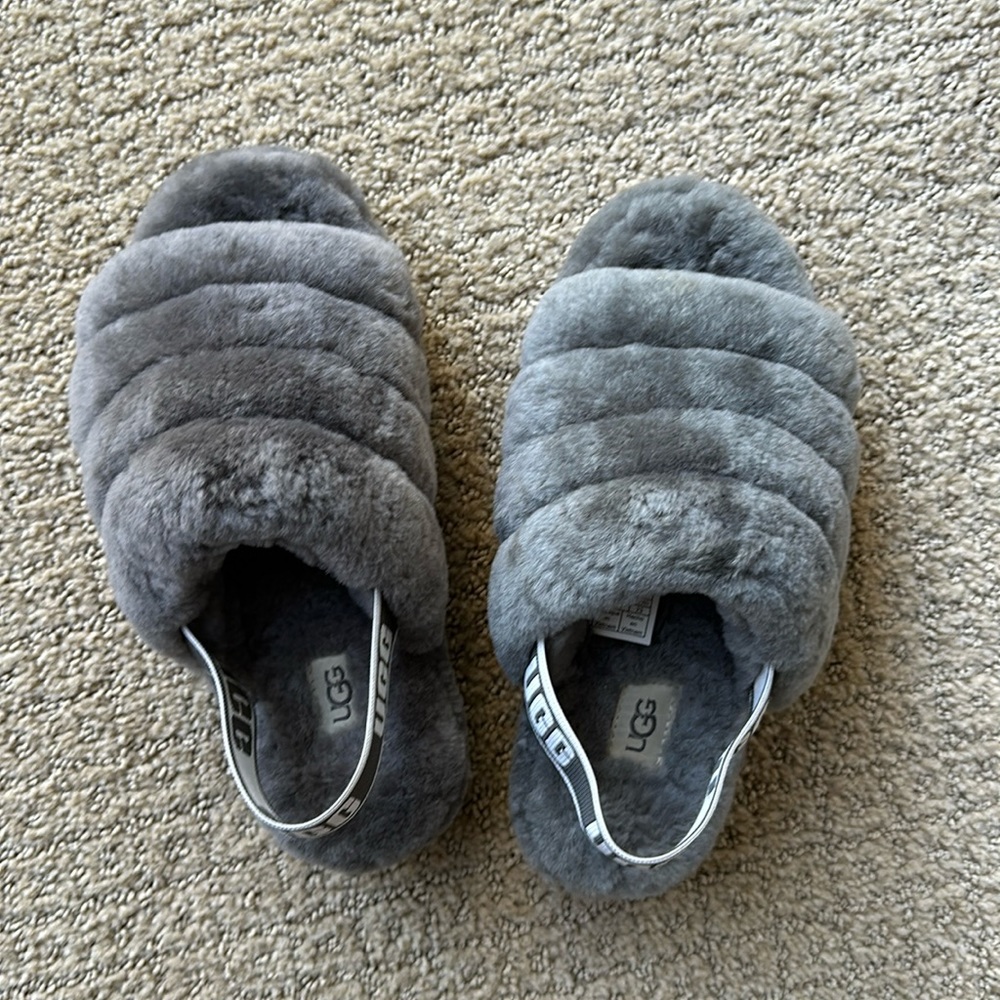 Ugg Slippers with Ugg strap size 6